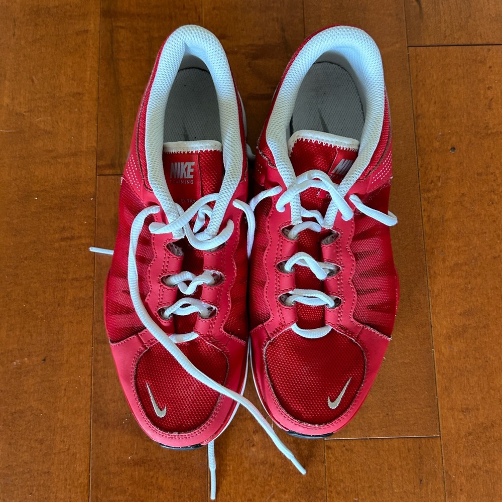 Y2K red nike trainers !
